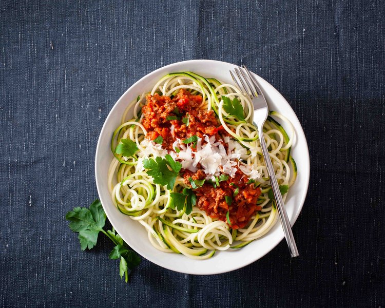 Zucchini-Nudeln mit Tomatensauce : Andreas Hofer Institut